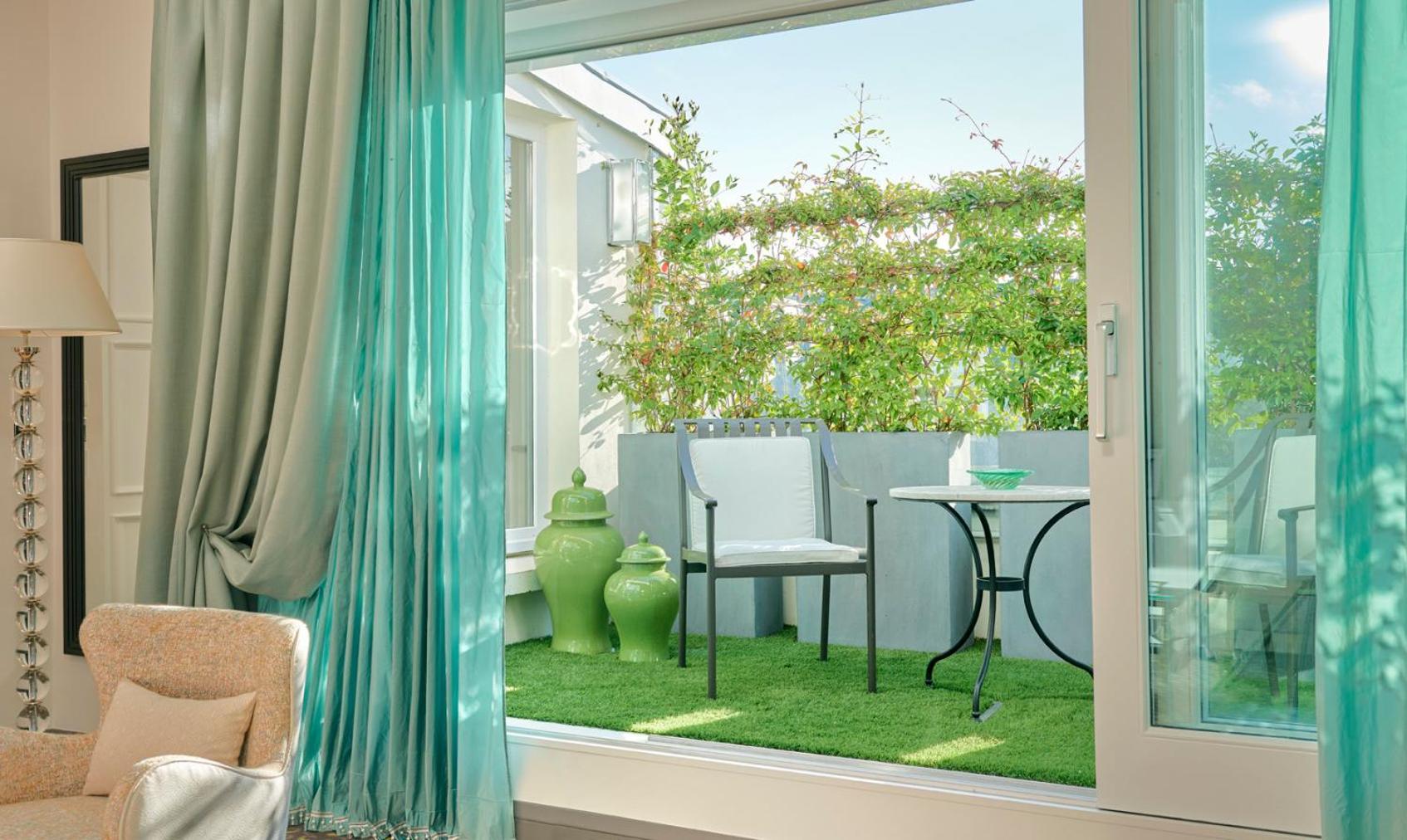 Hotel Le Burgundy Paris
