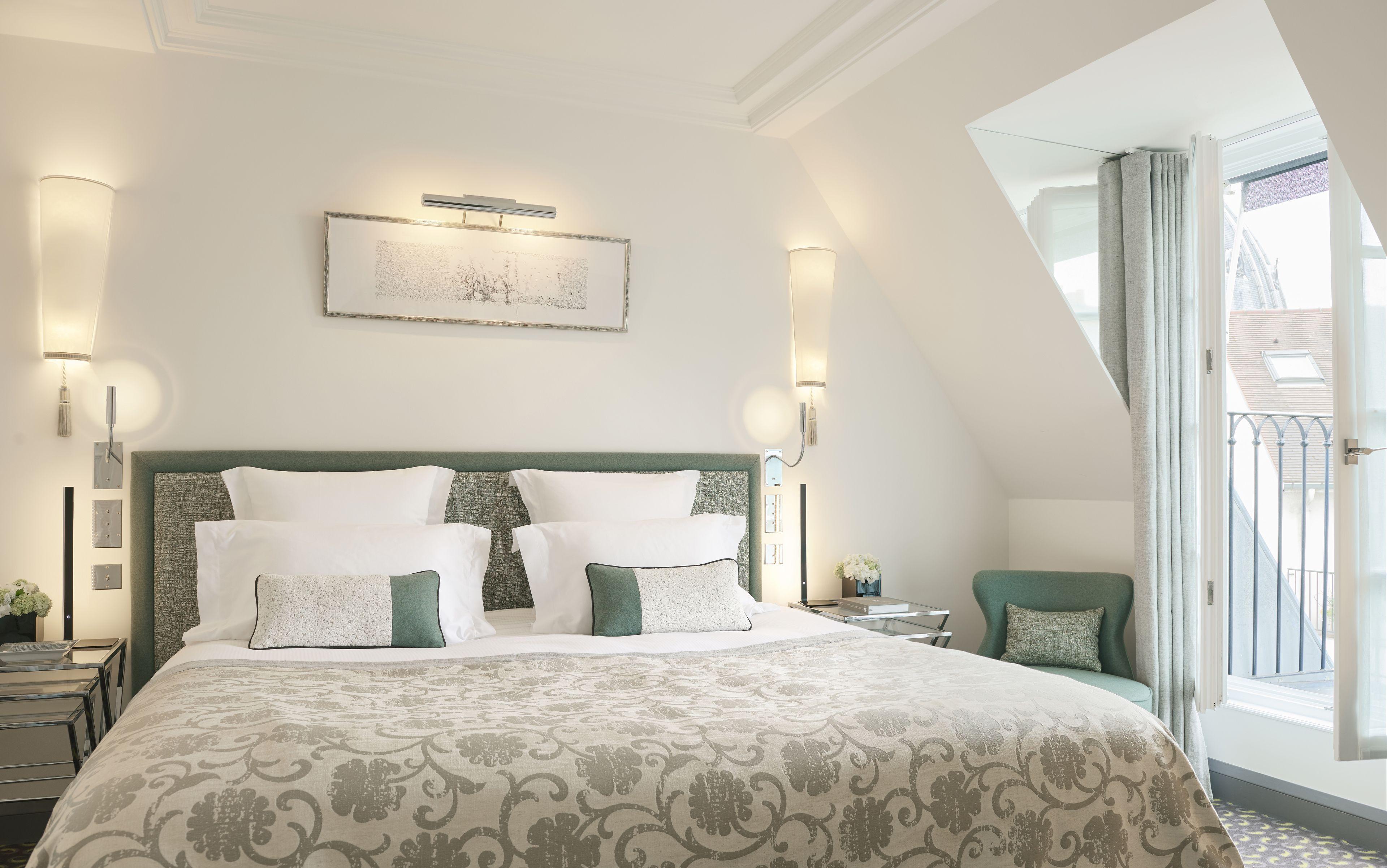 Hotel Le Burgundy Paris