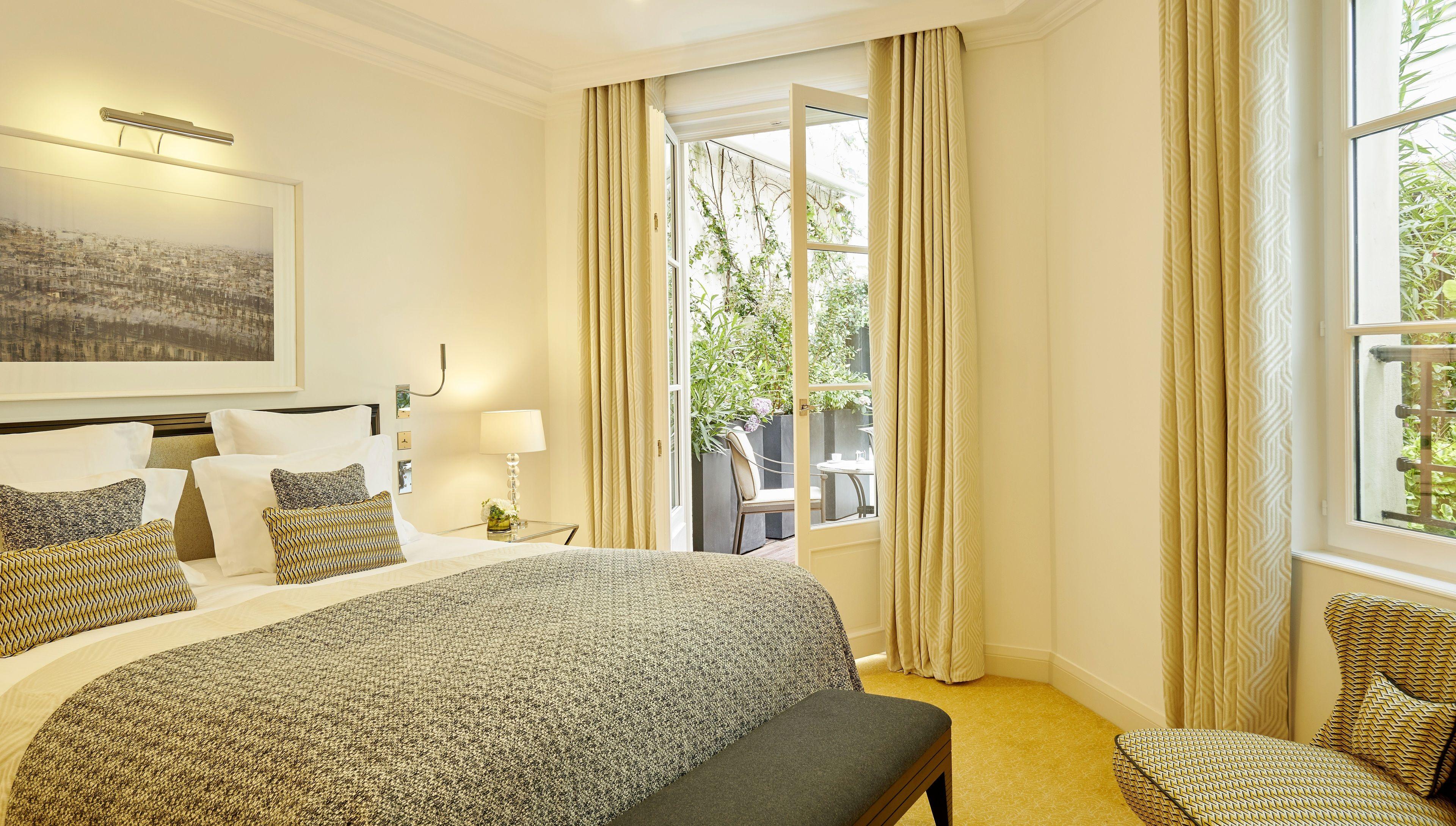 Hotel Le Burgundy Paris